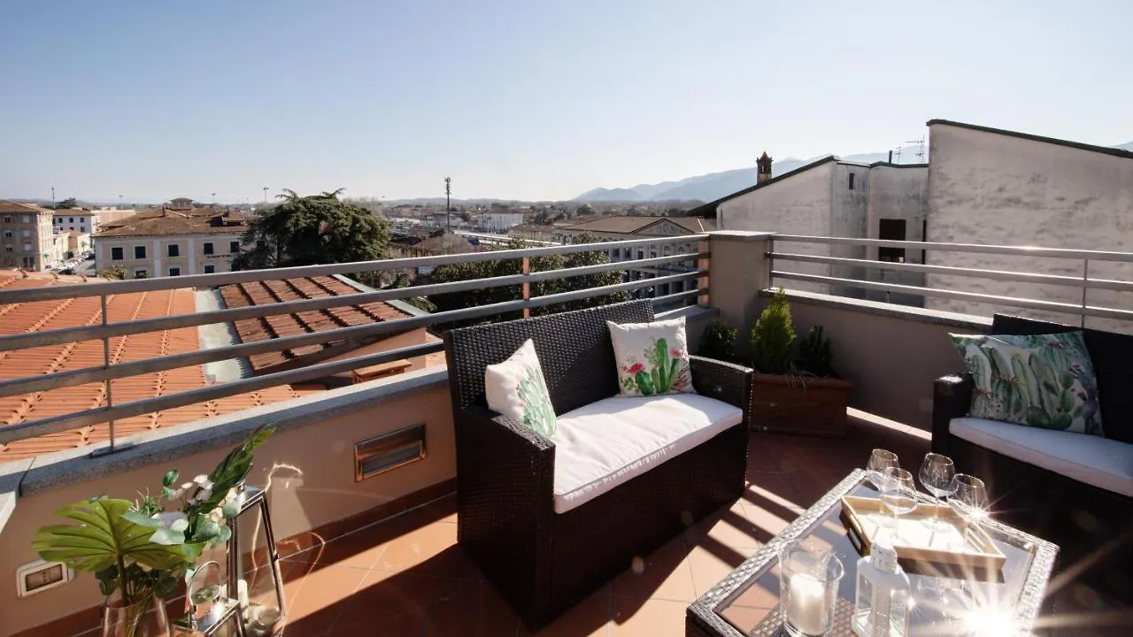 Apartment Rooftop Delight With Terrace Lucca