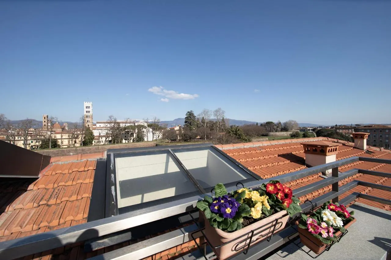 Apartment Rooftop Delight With Terrace Lucca Italy