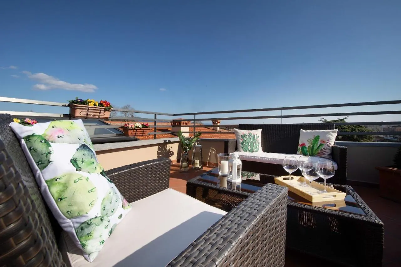 Apartment Rooftop Delight With Terrace Lucca Italy