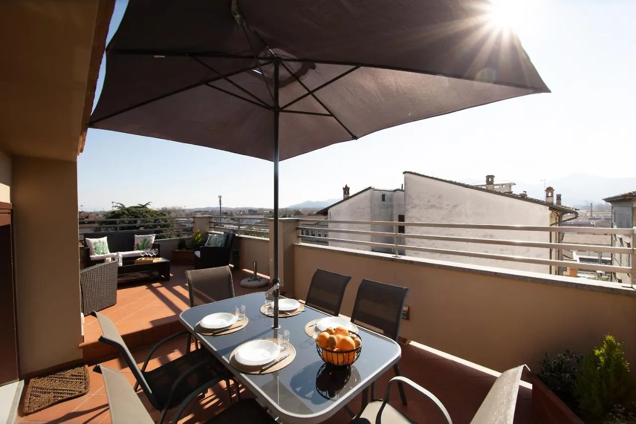 Rooftop Delight With Terrace Lucca 0*,