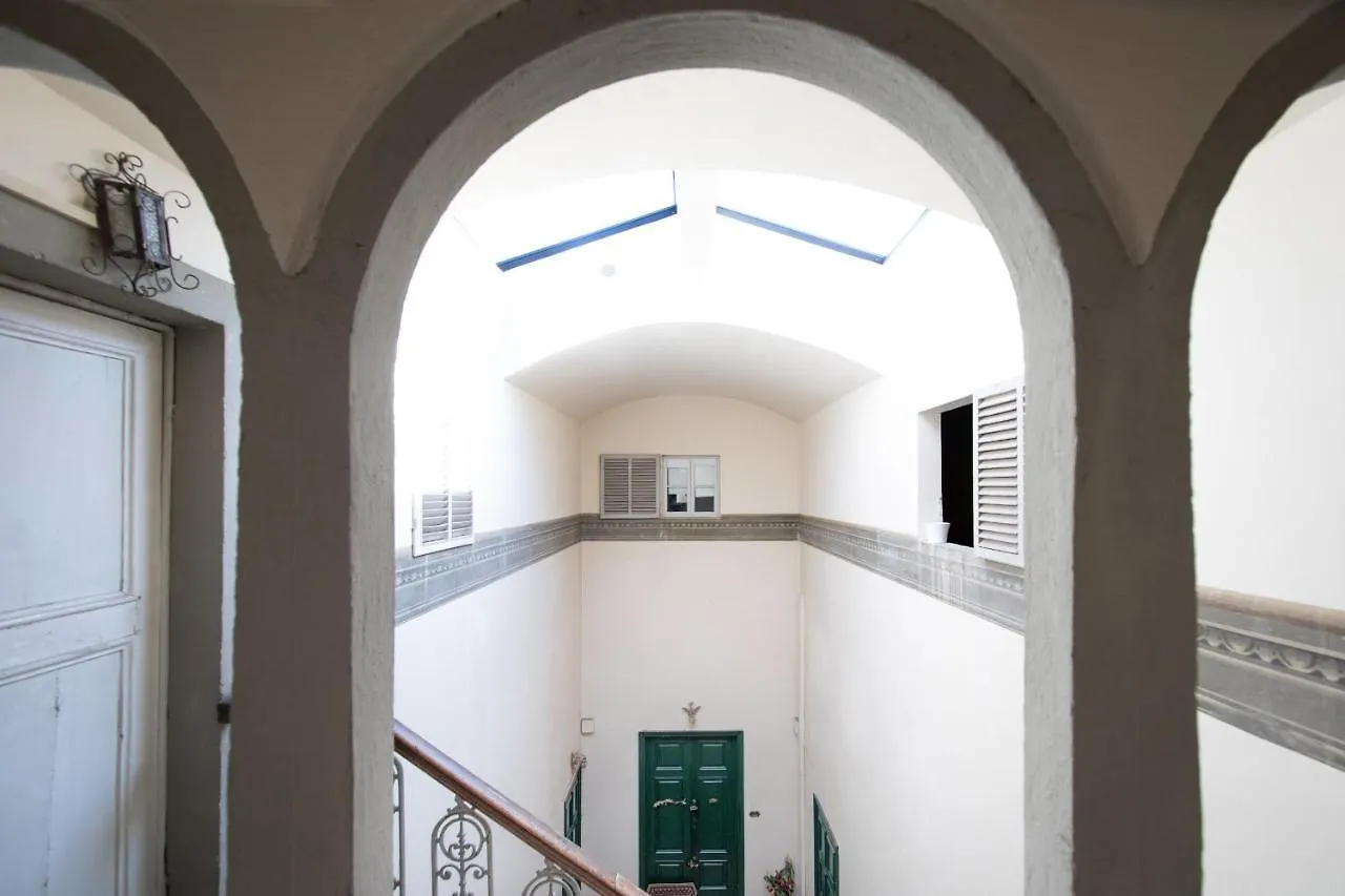 Rooftop Delight With Terrace Lucca Apartmán