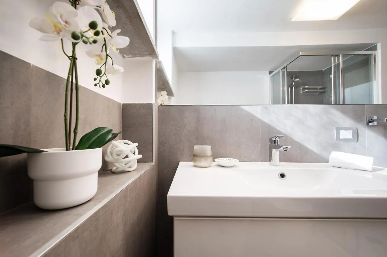 Apartment Rooftop Delight With Terrace Lucca Italy